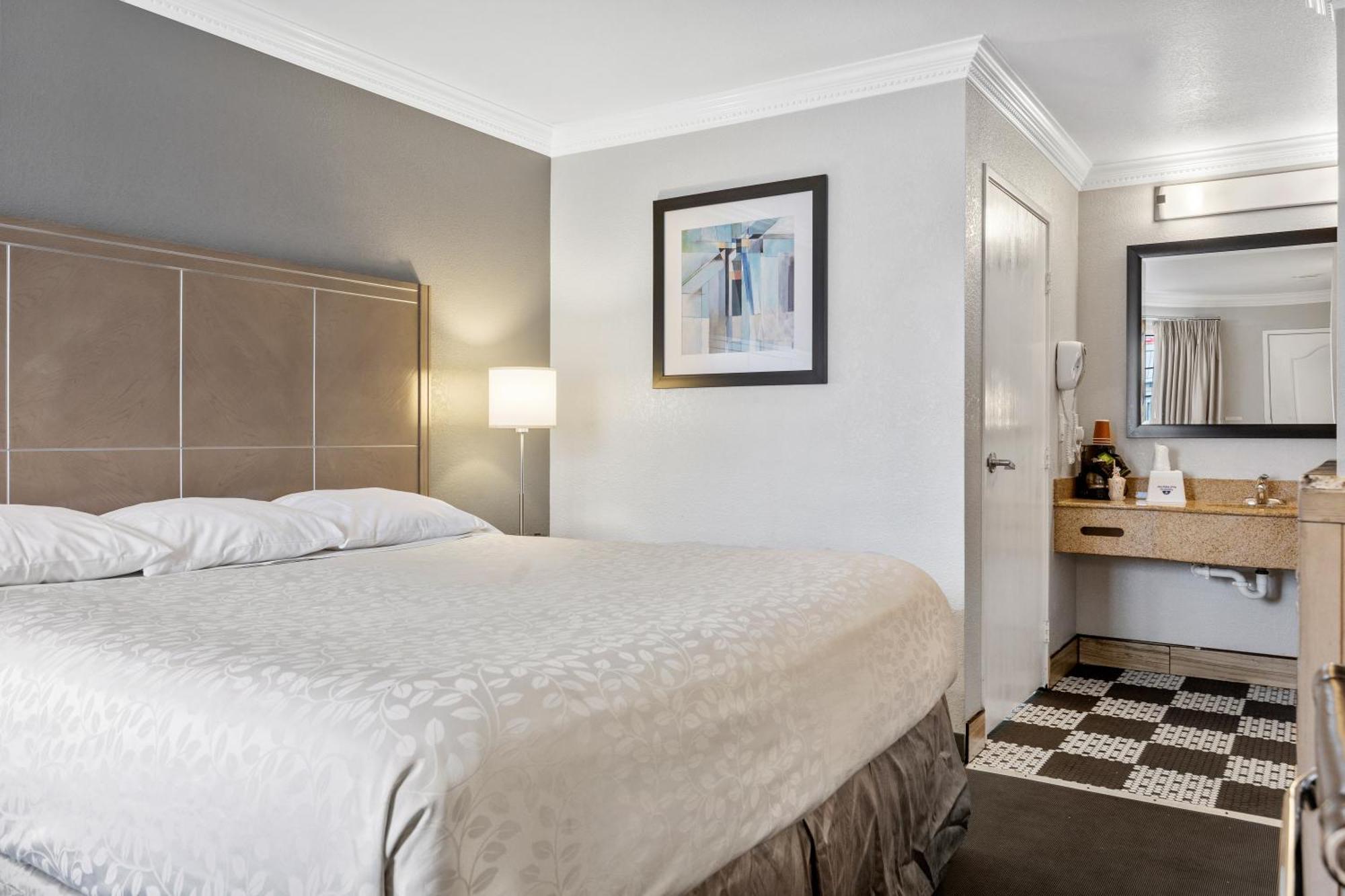 Americas Best Value Inn - Милпитас Экстерьер фото