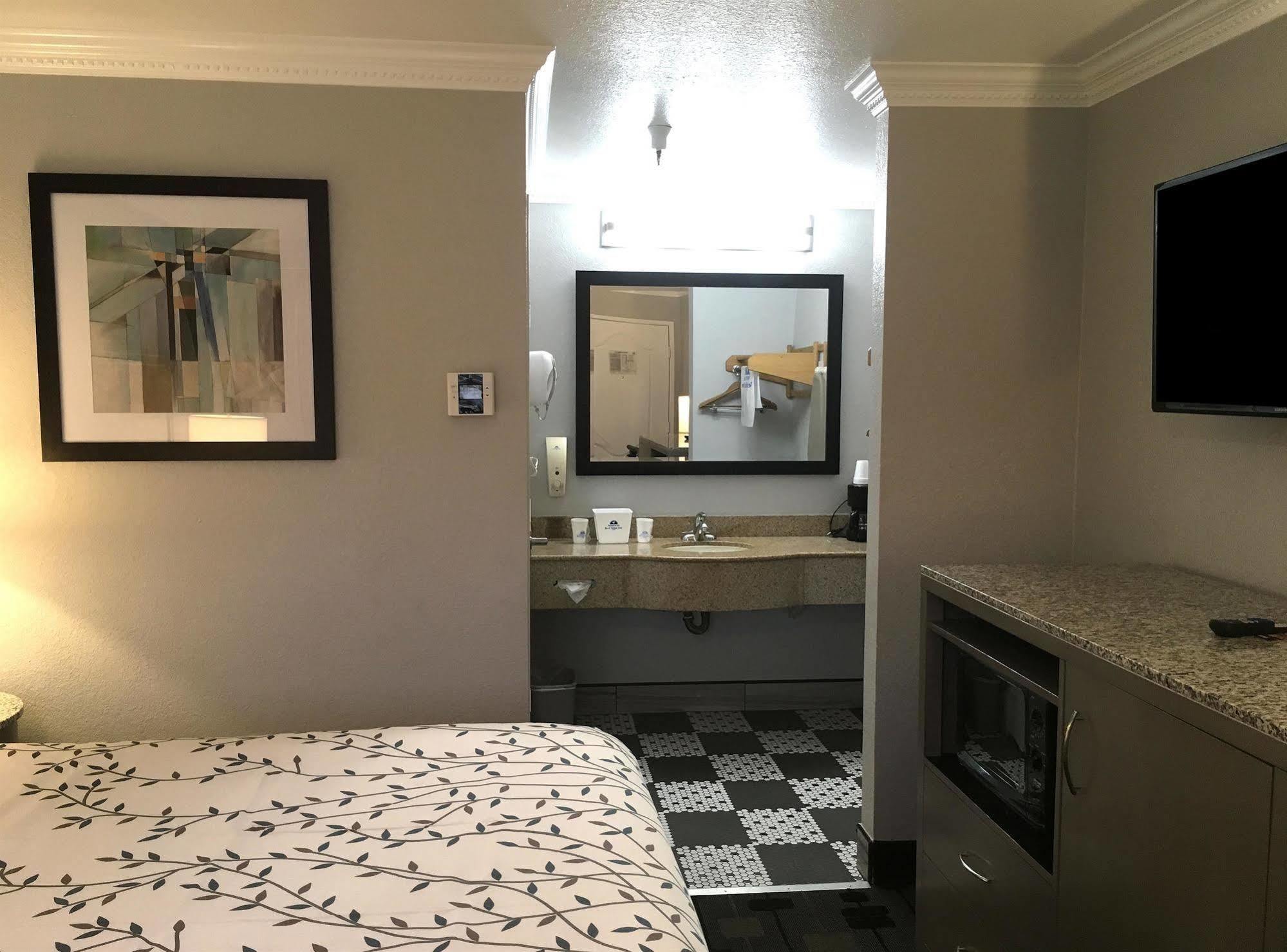 Americas Best Value Inn - Милпитас Экстерьер фото